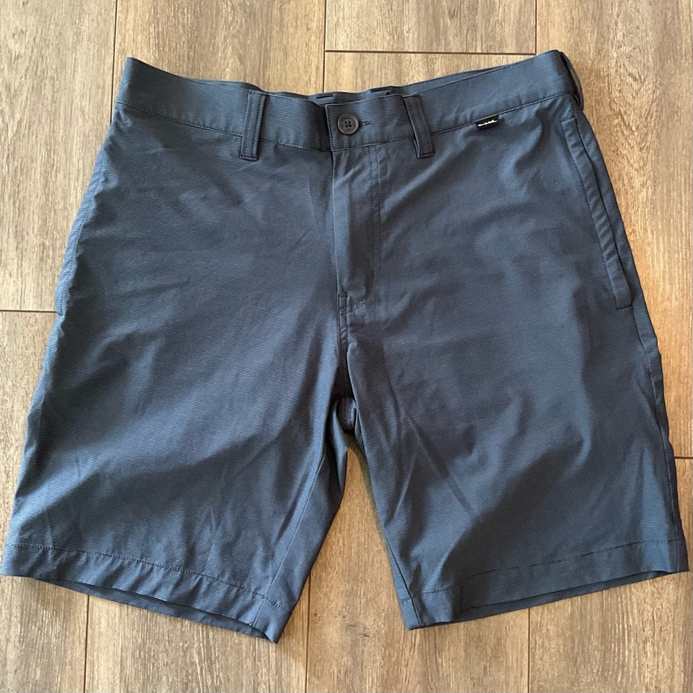 Travis Mathew Dark Blue Flat Front Shorts, Size 32